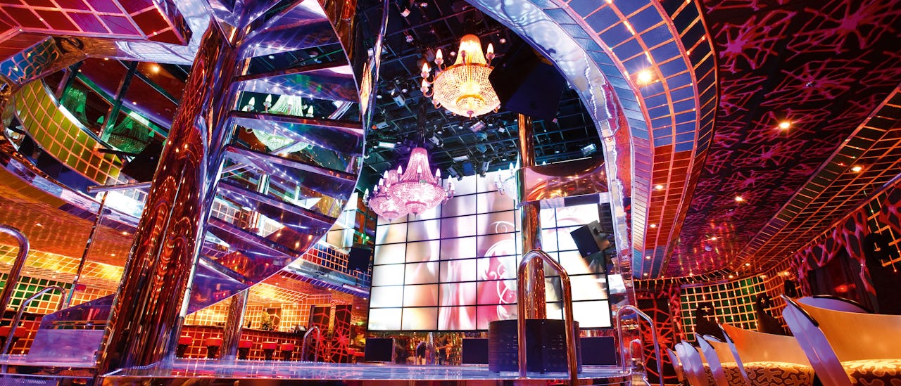 Fiesta hasta altas horas de la madrugada en nuestra discoteca