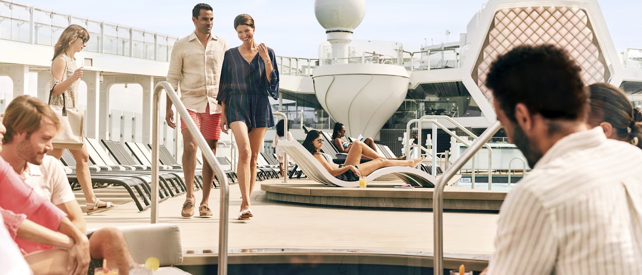 En la cubierta del Resort, encontrarás uno de los lugares más populares: el Solarium solo para adultos