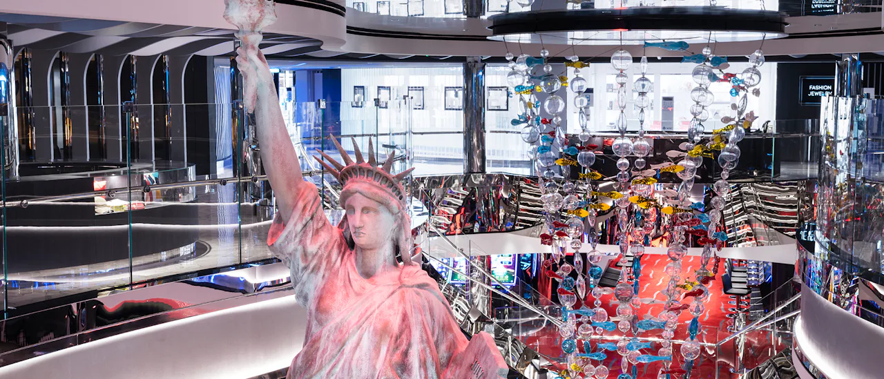 Las características de diseño, las áreas públicas y los nombres de los espacios están inspirados en la ciudad de Nueva York