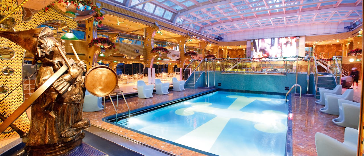 La piscina con techo retráctil