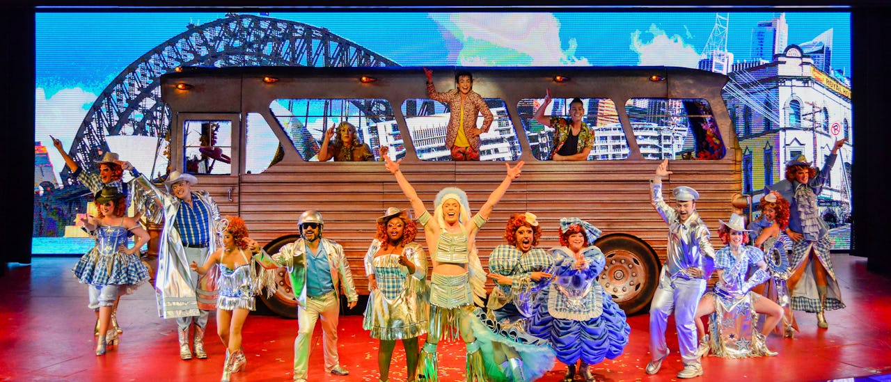Disfruta de una presentación de 90 minutos de duración del musical Priscilla - Queen of dessert