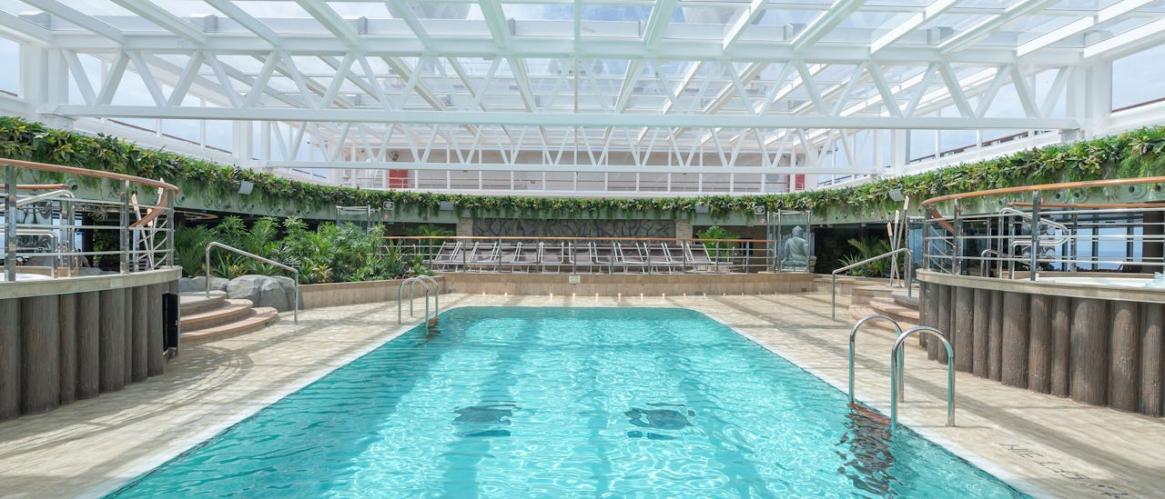 La piscina con techo retráctil