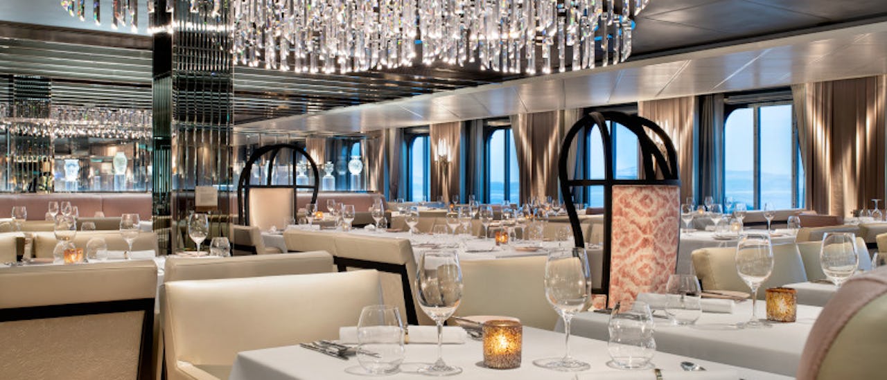 El hermoso Normandie es de inspiración francesa y sirve cenas por la noche