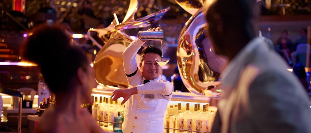 ¡Disfruta de un cóctel en el bar de Martini!