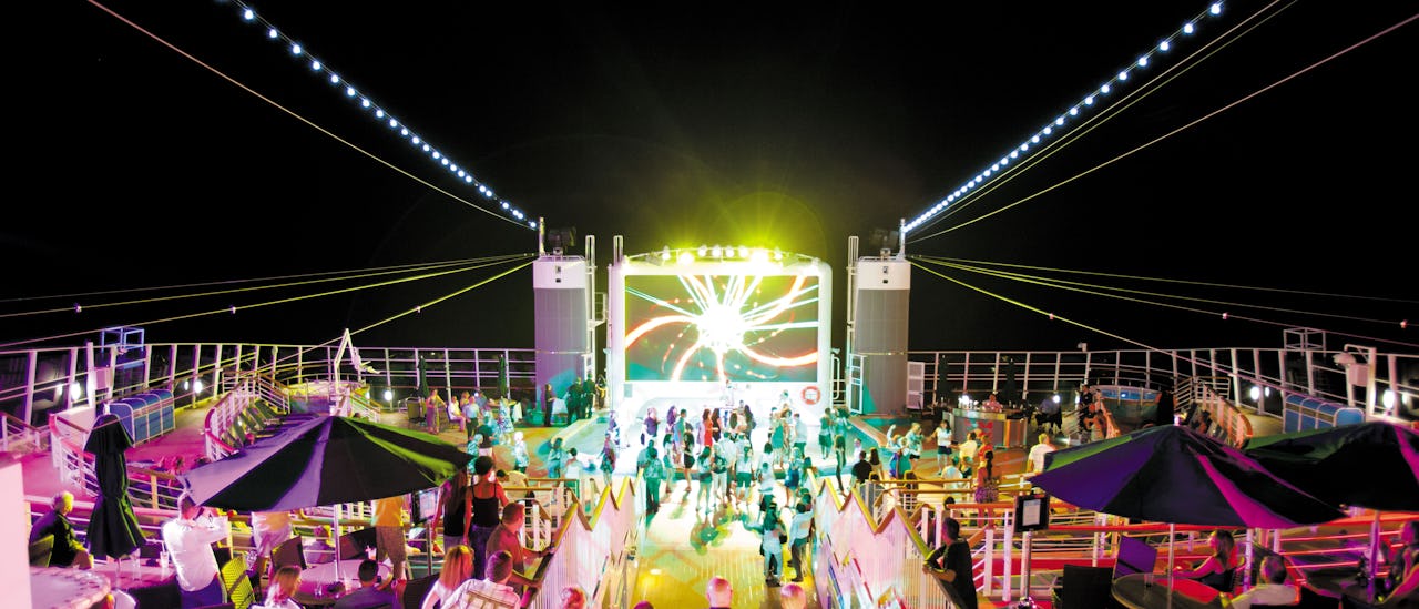 La discoteca Spice H2O con su pista de baile bajo las estrellas