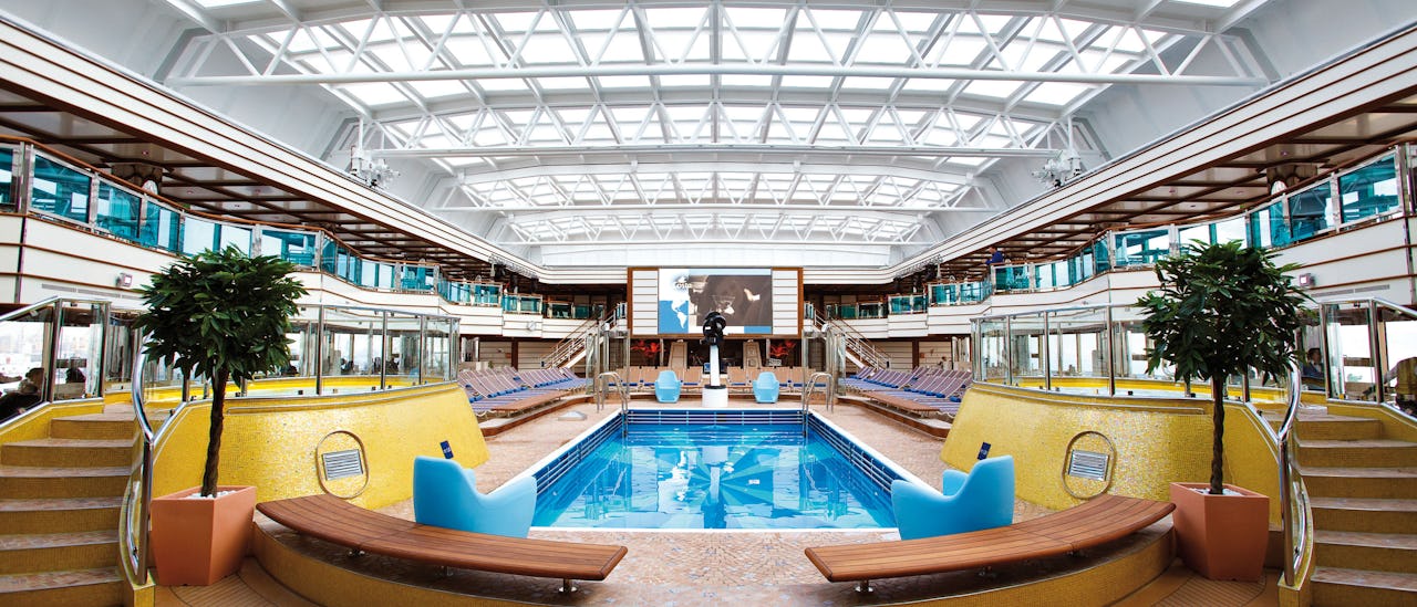 La piscina con techo retráctil