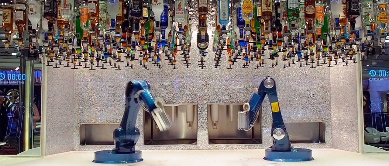 Tus bebidas son mezcladas por un robot en el Bionic Bar.