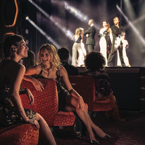 Show de baile en Costa Cruceros